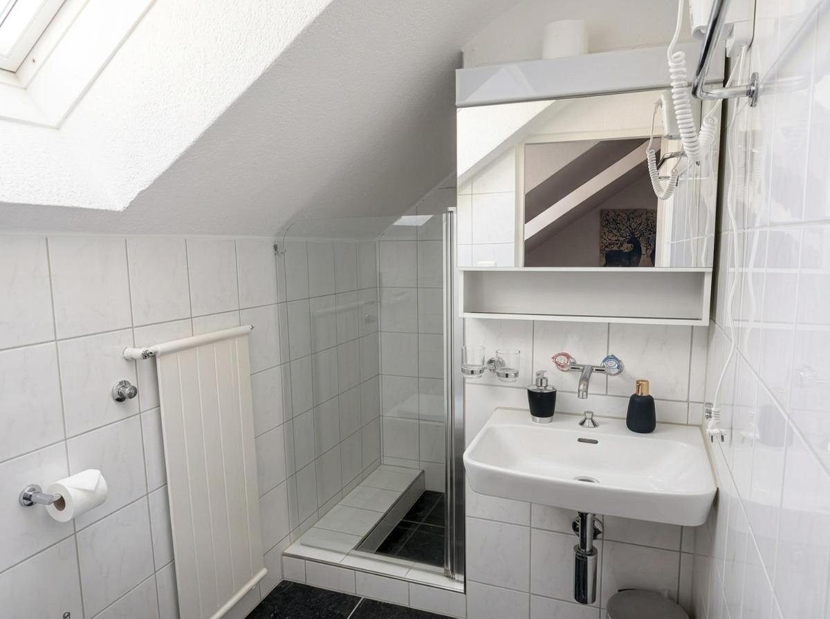 Großes Doppel-/Zweibettzimmer
